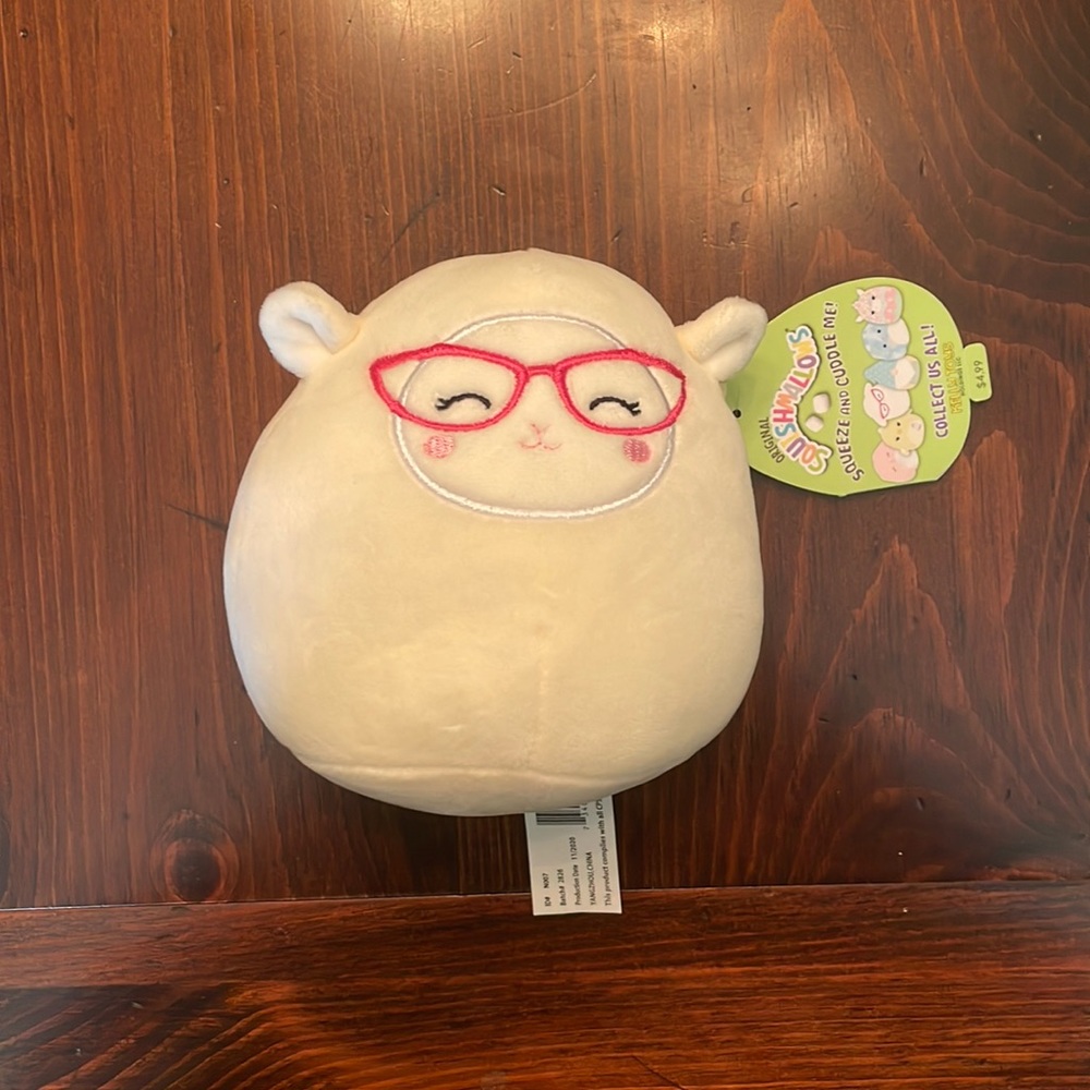 NEW SQUISHMALLOW 4”: Lily